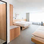 Hauser 3*