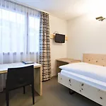 Hauser Отель