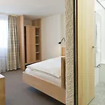 Отель Hauser 3*