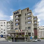 Hauser Отель 3*