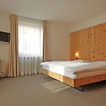 Отель Hauser 3*