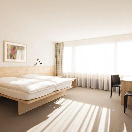 Hauser 3*