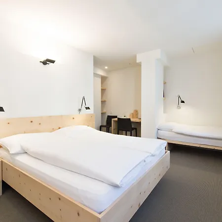 Hauser Hotel 3*