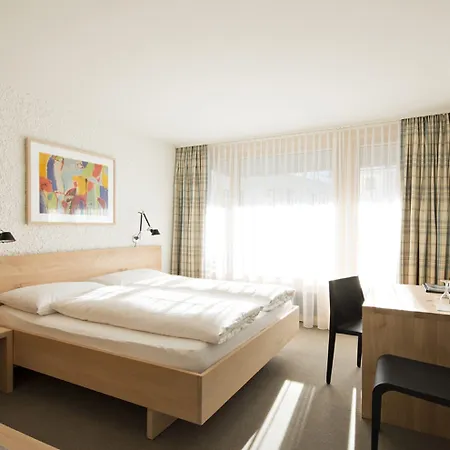 Hauser Отель 3*