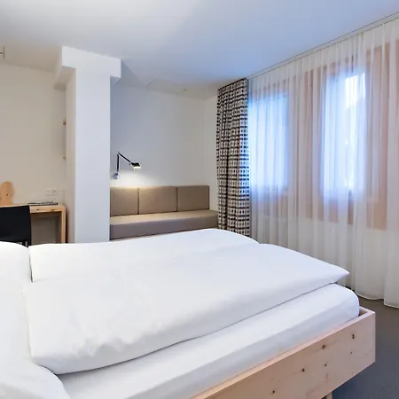 Отель Hauser 3*