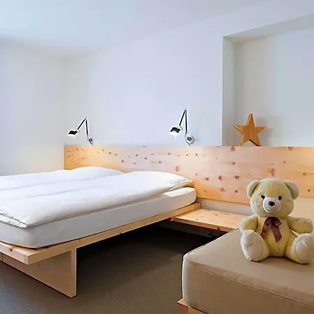 Hauser 3*