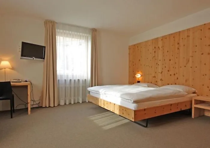 Ξενοδοχείο Hauser 3*