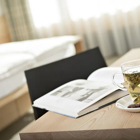 Hauser Hotell 3*