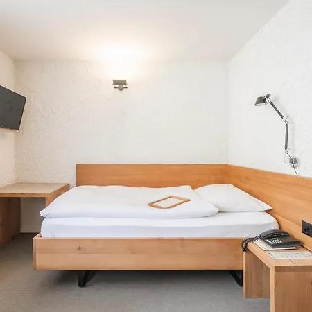 Hotell Hauser 3*