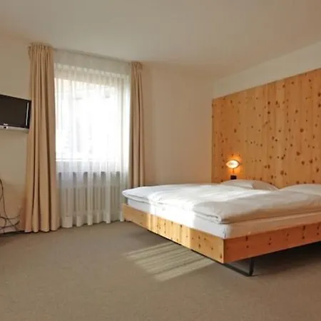 Hotell Hauser 3*